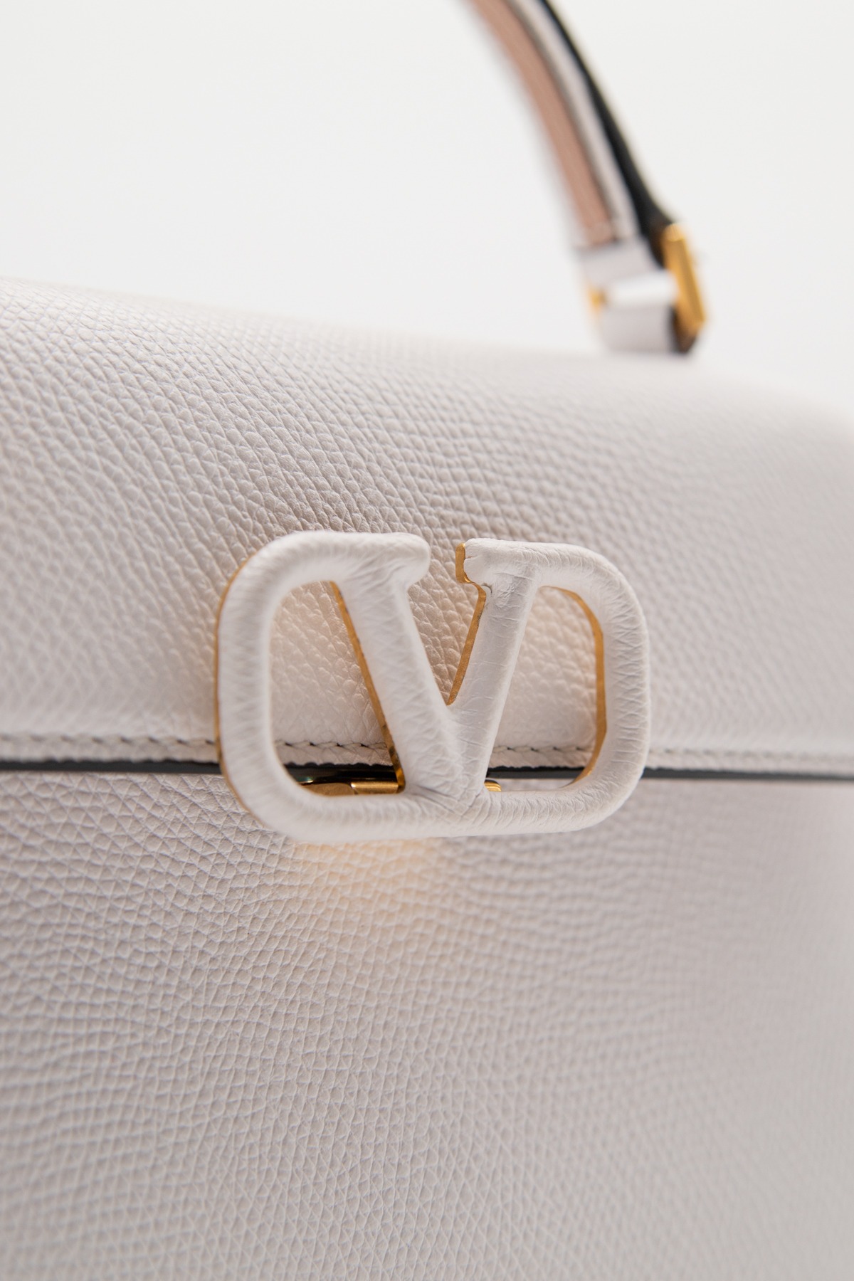 Valentino "VSLING" Mini Handtasche in Weiß und Gold