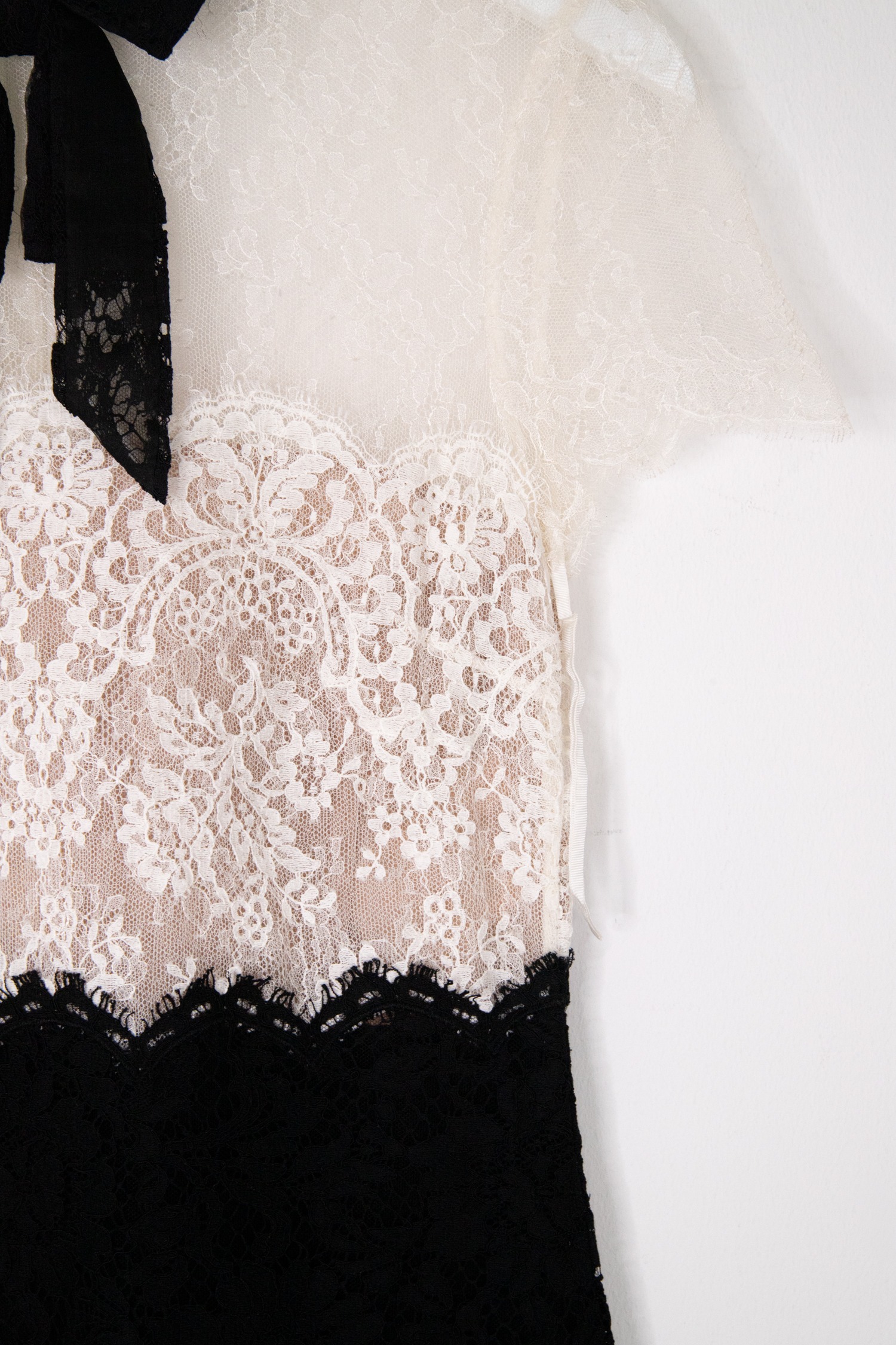 Valentino Minikleid mit Spitze in Weiß und Schwarz