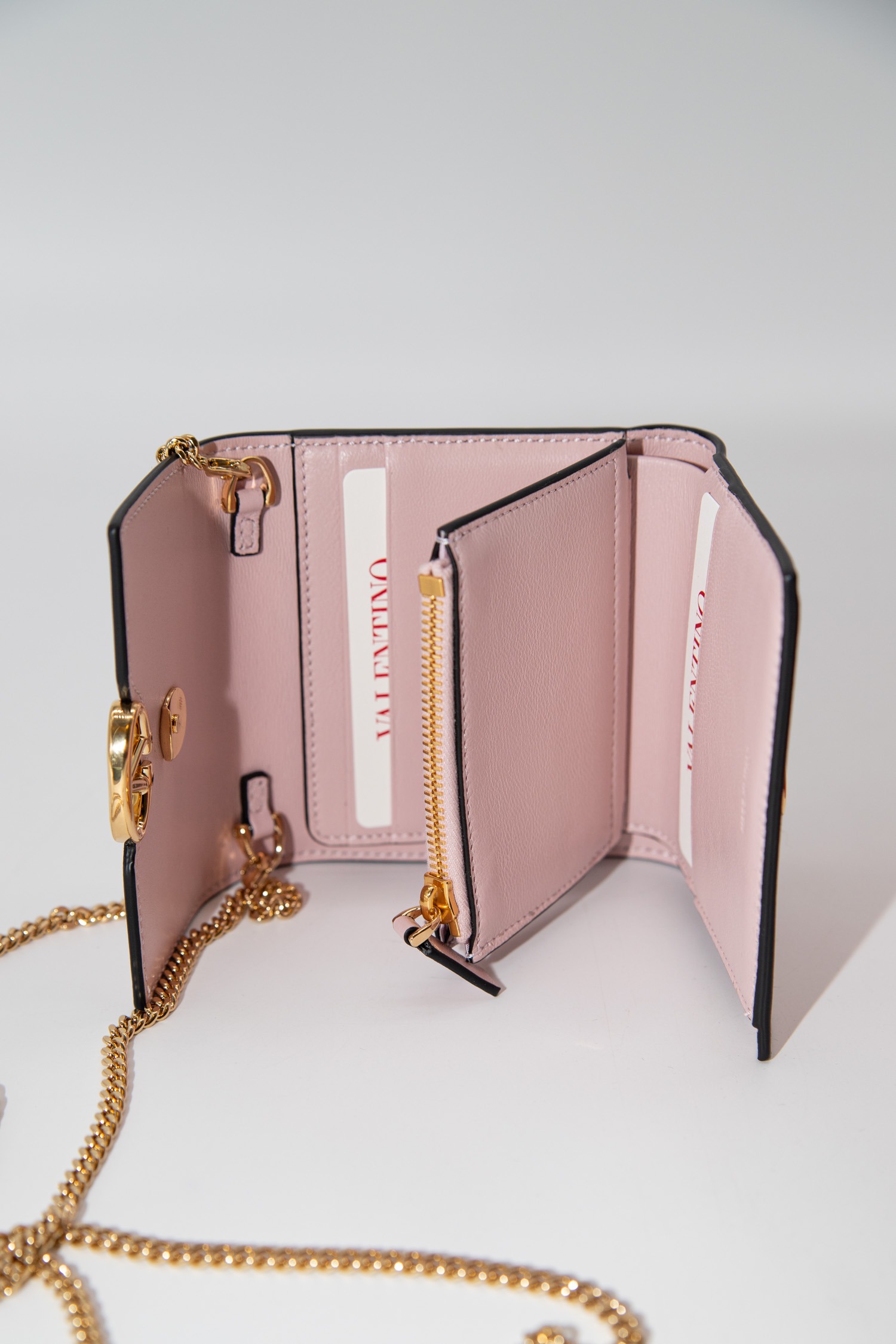 Valentino "Vlogo Signature" Portemonnaie mit Kette in Rosa