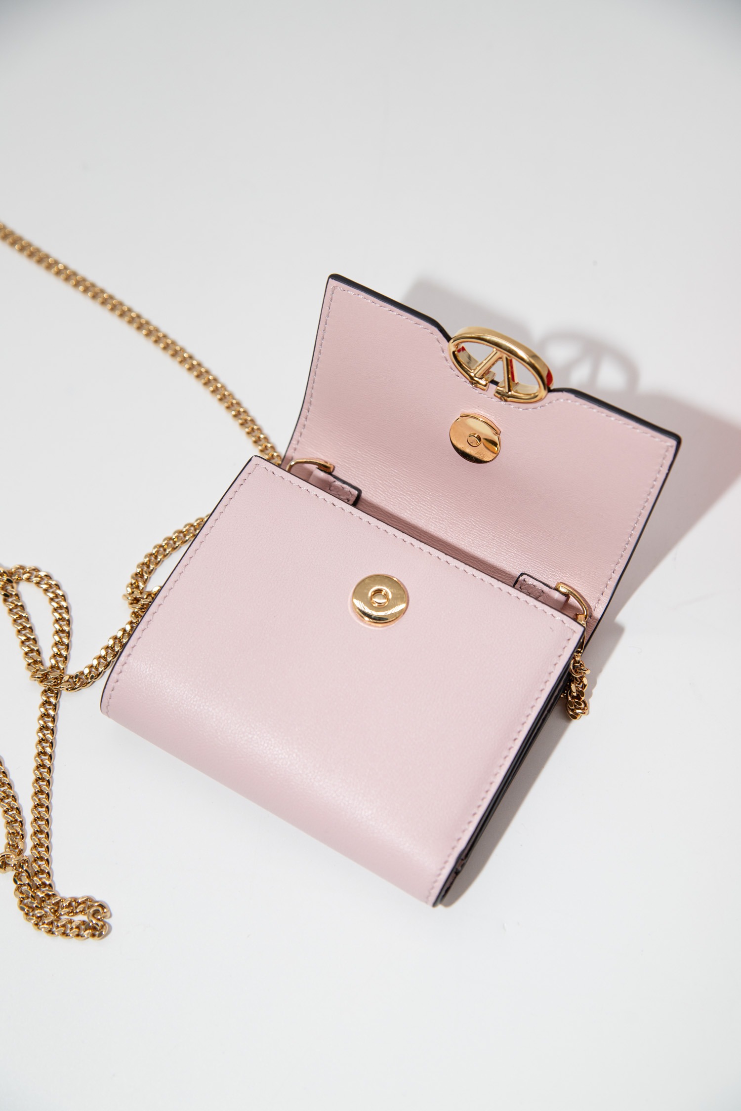 Valentino "Vlogo Signature" Portemonnaie mit Kette in Rosa