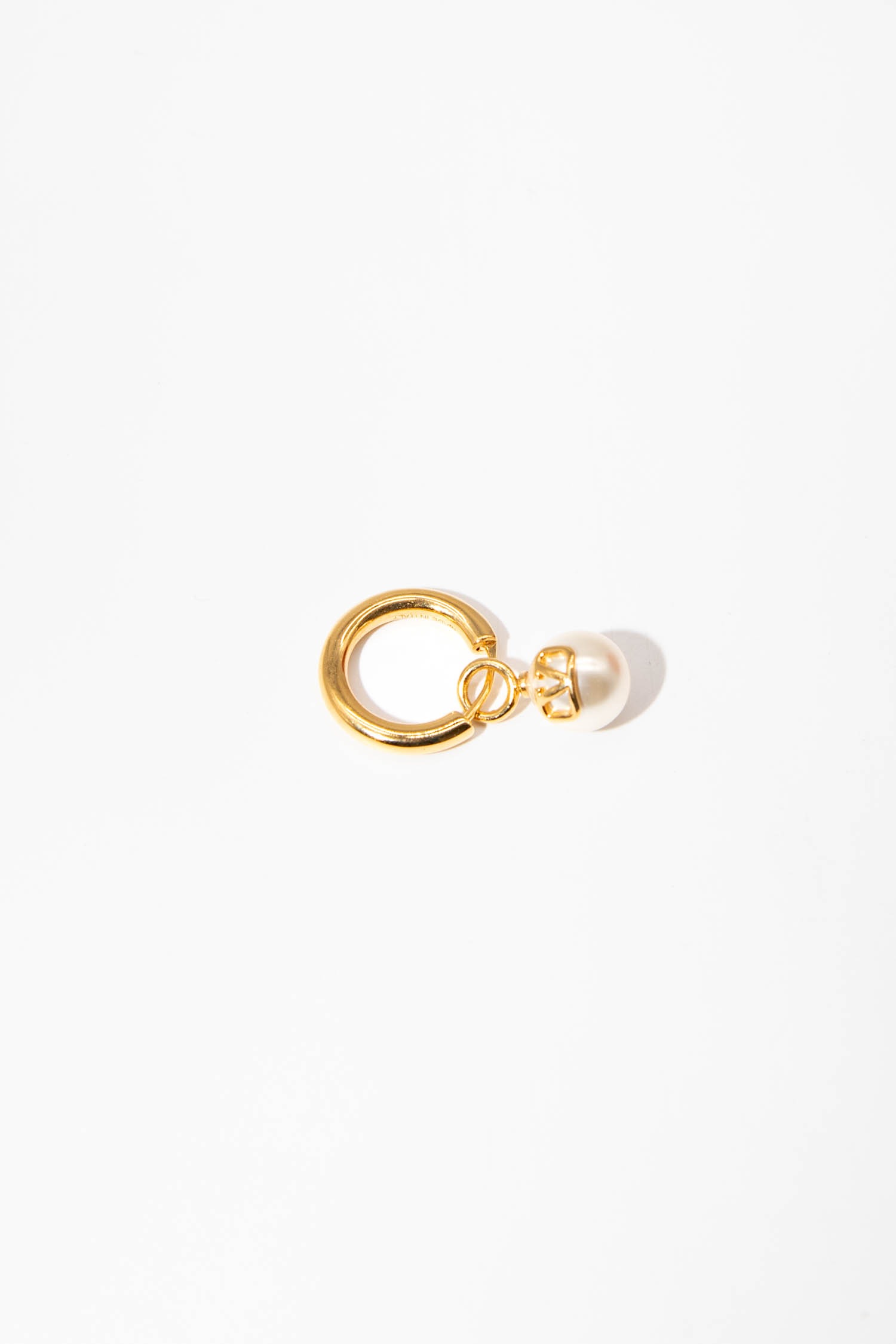 Valentino Ohrring mit Perlenanhänger in Gold