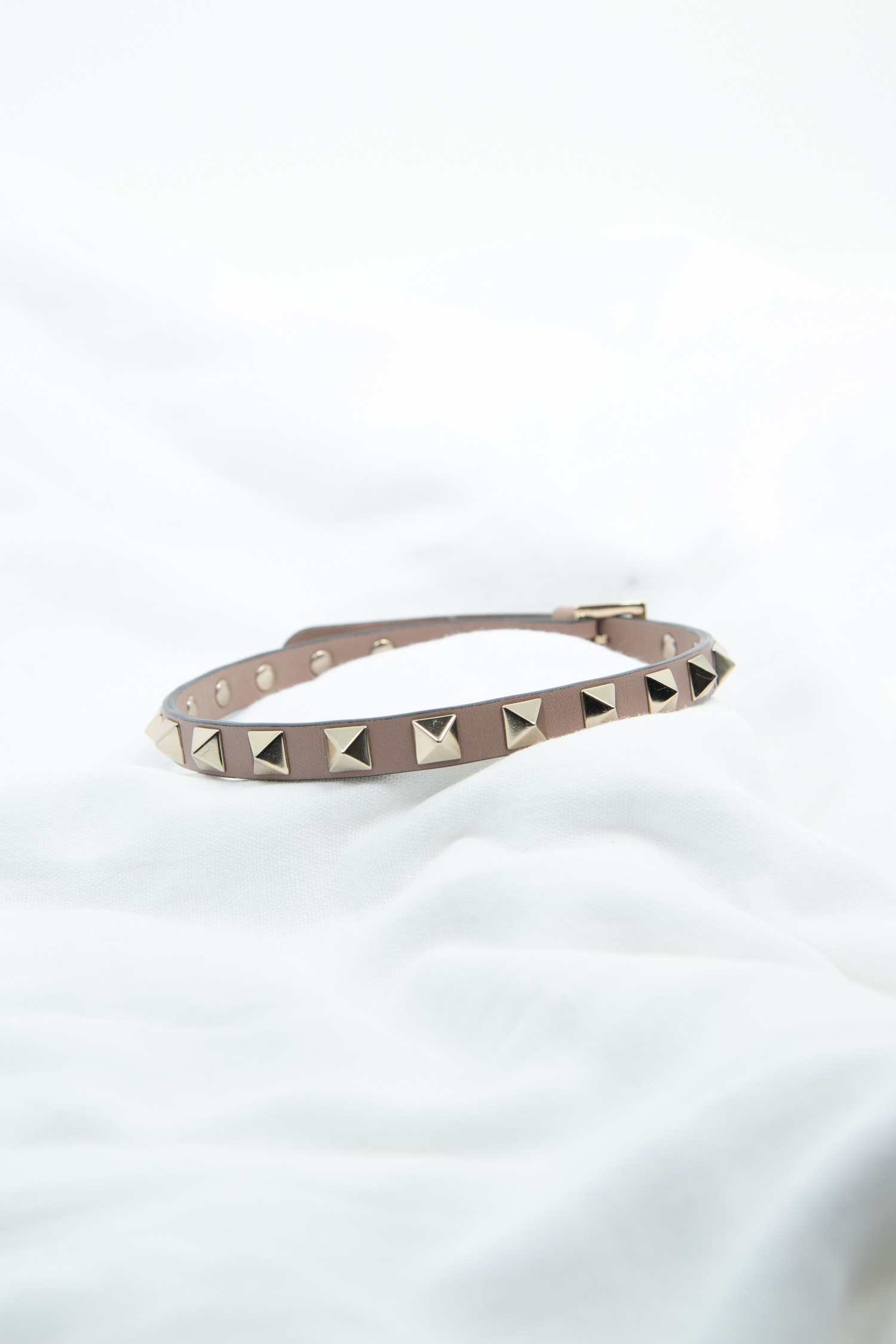 Valentino "Rockstud Double-Strap" Wickelarmband in Rosa und Gold