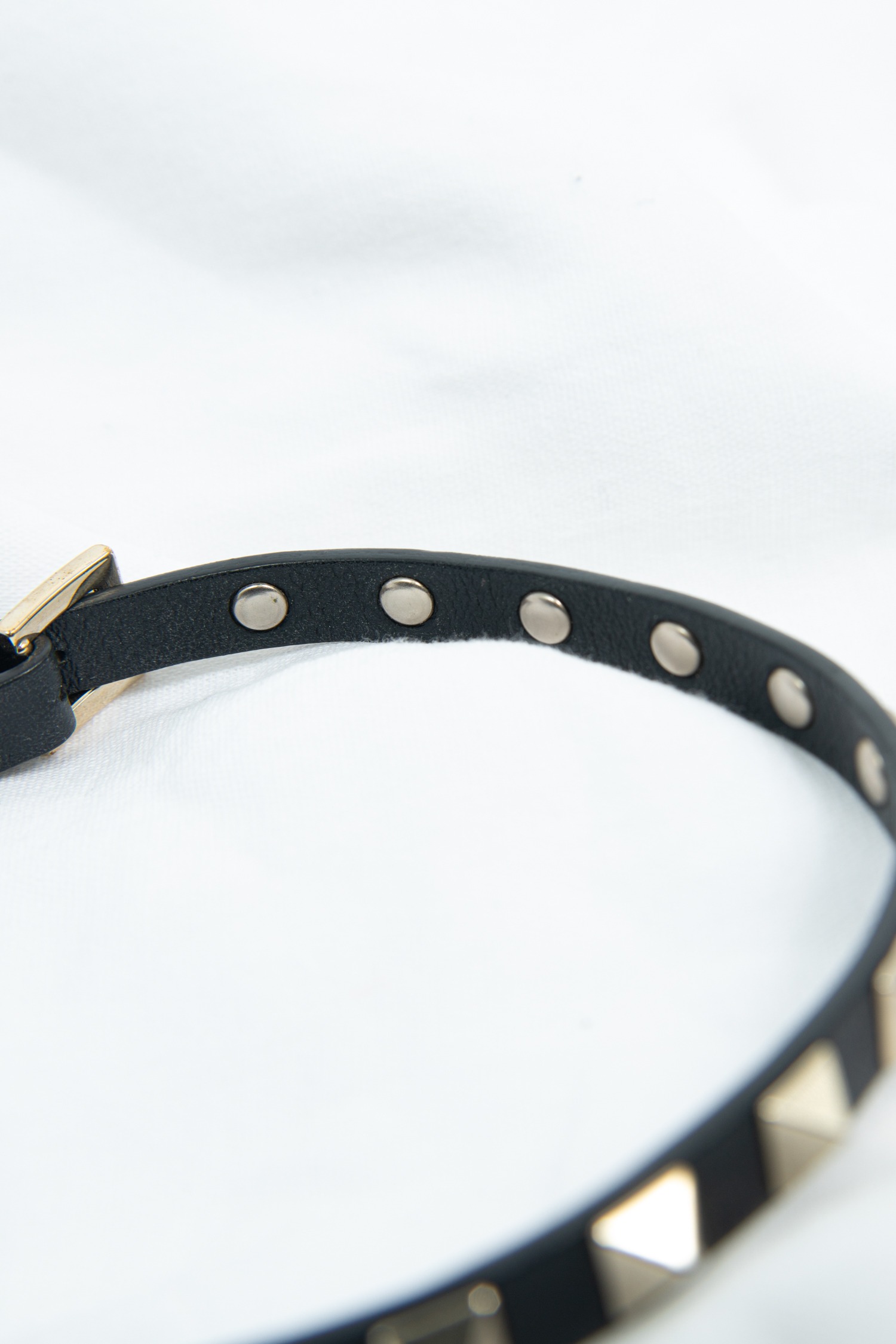 Valentino "Rockstud Double-Strap" Wickelarmband in Schwarz und Gold