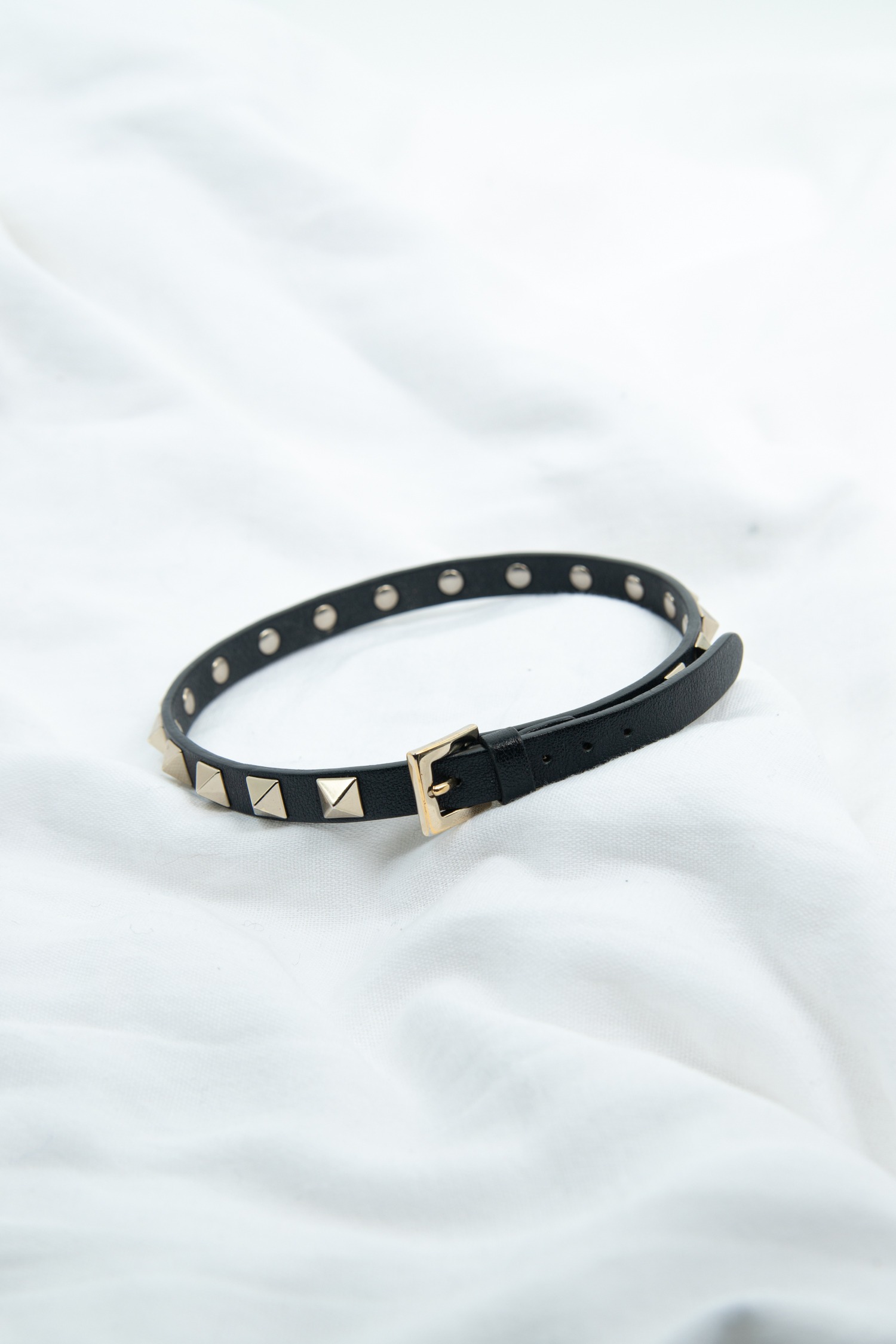 Valentino "Rockstud Double-Strap" Wickelarmband in Schwarz und Gold