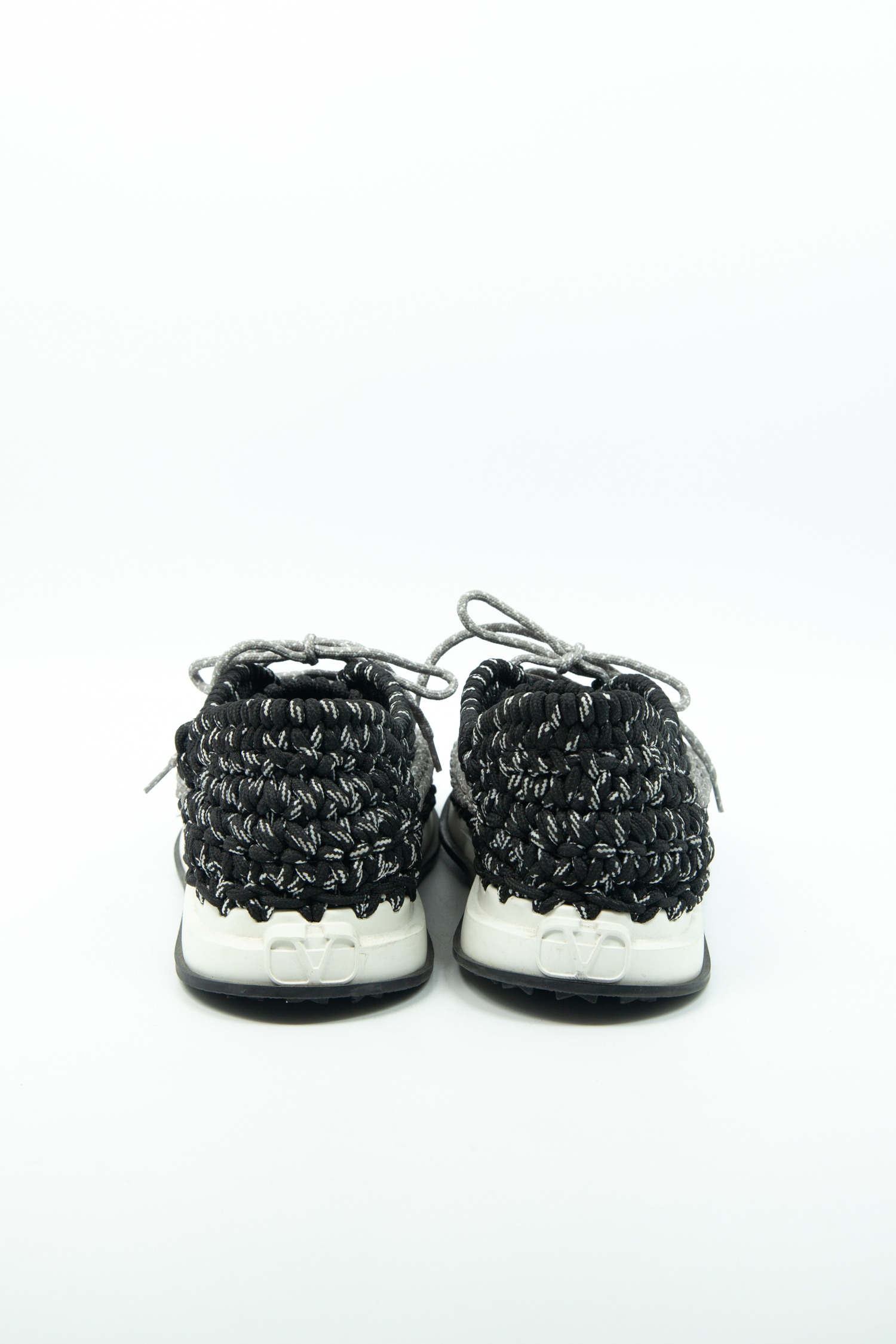 Valentino "Outdoor Crochet" Sneaker in Schwarz und Grau