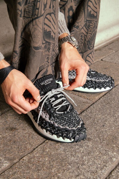 Valentino "Outdoor Crochet" Sneaker in Schwarz und Grau