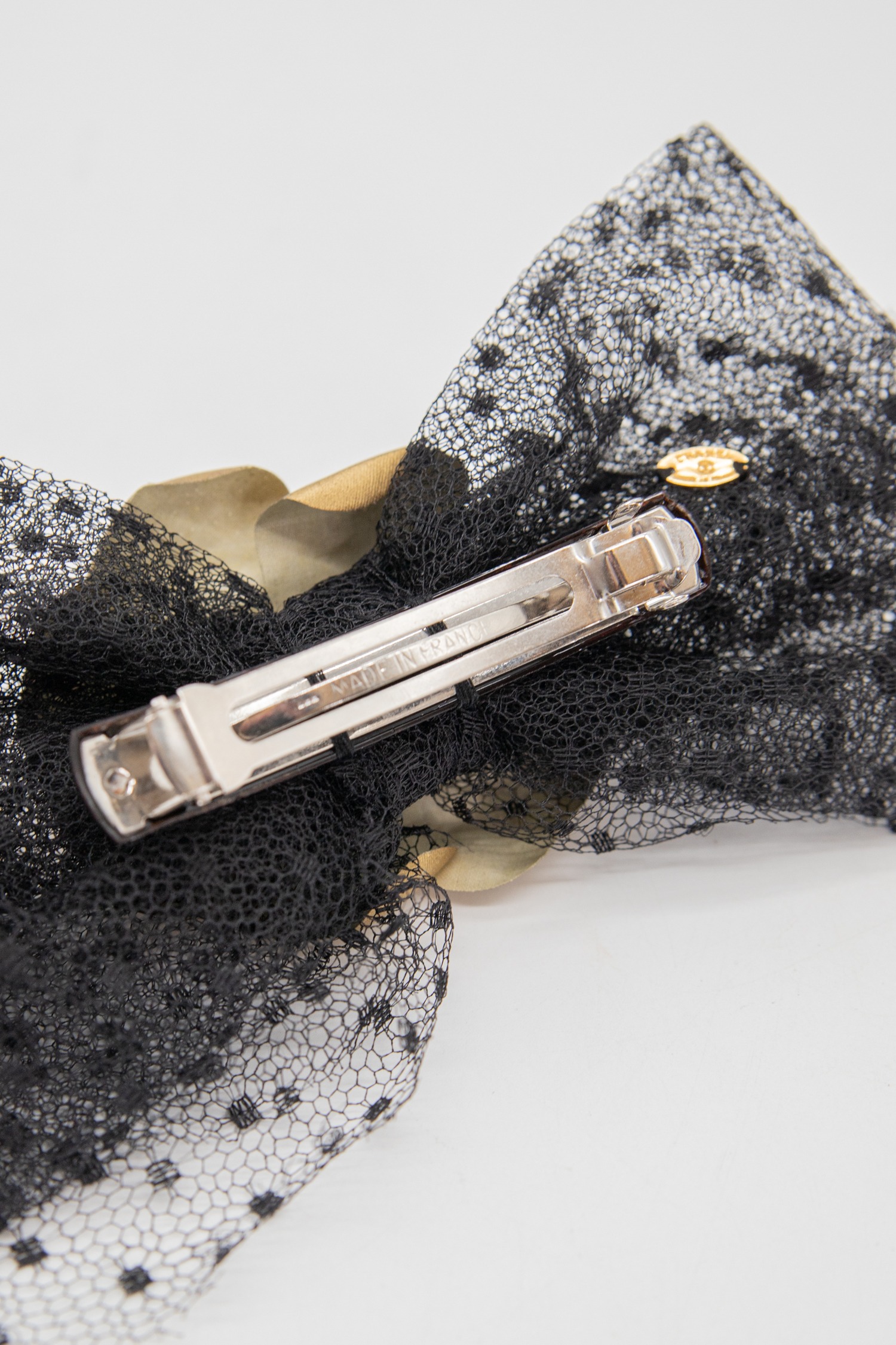 Chanel Vintage Haarspange mit Blume in Schwarz und Gold