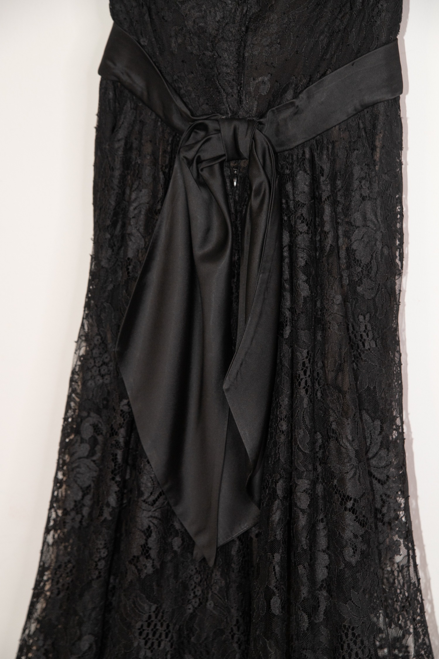 Chanel Spitzenkleid mit Schleife in Schwarz