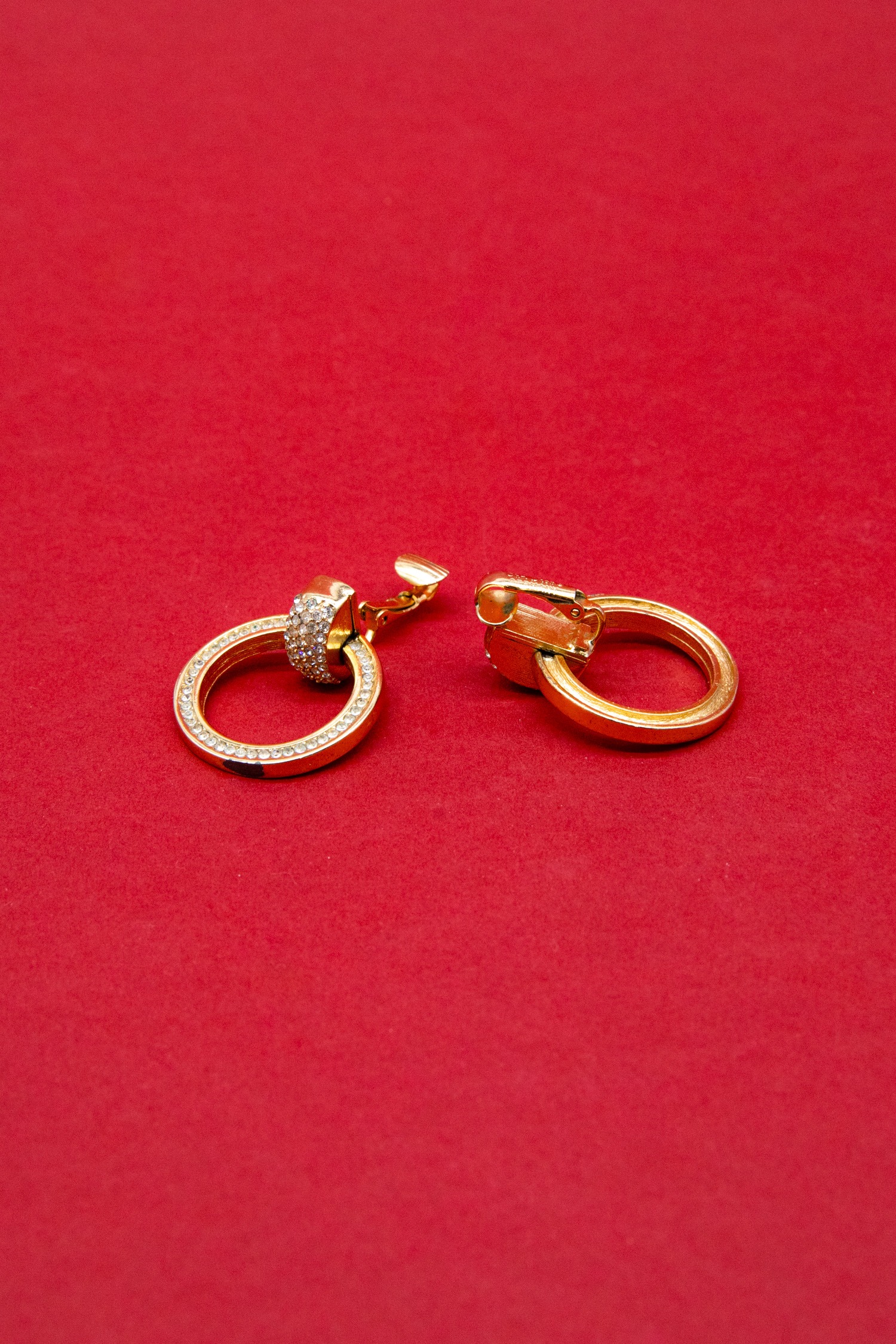 Christian Dior Kreisförmige Ohrclips mit Strass in Gold