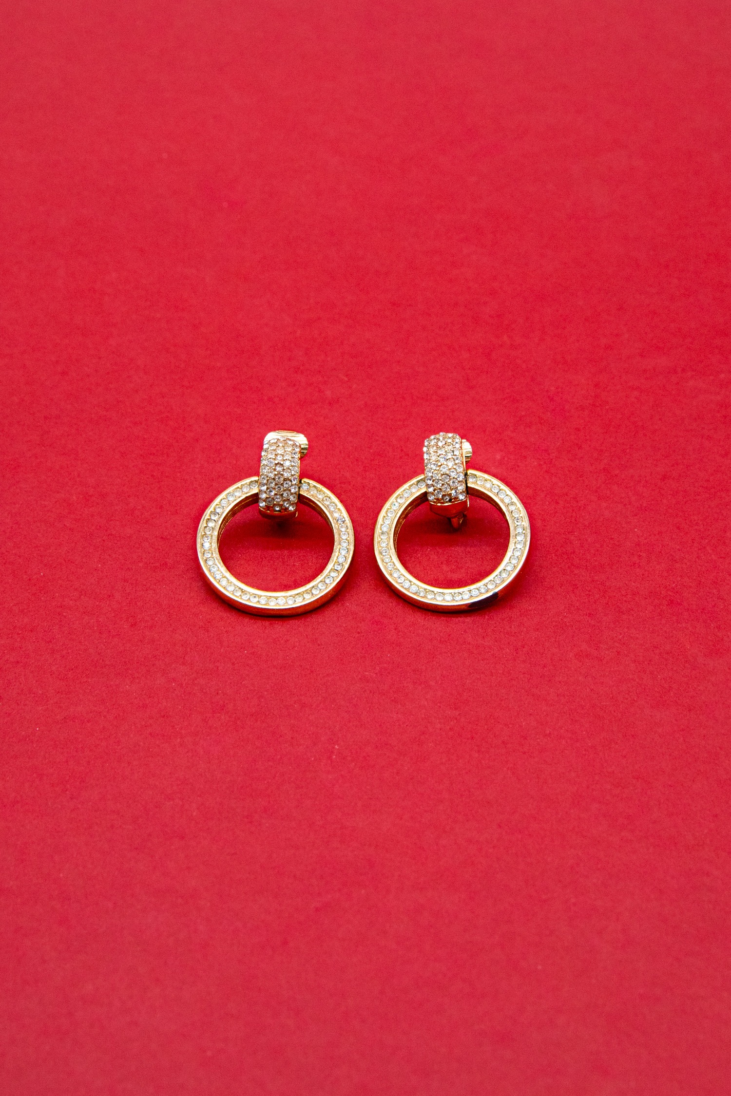 Christian Dior Kreisförmige Ohrclips mit Strass in Gold