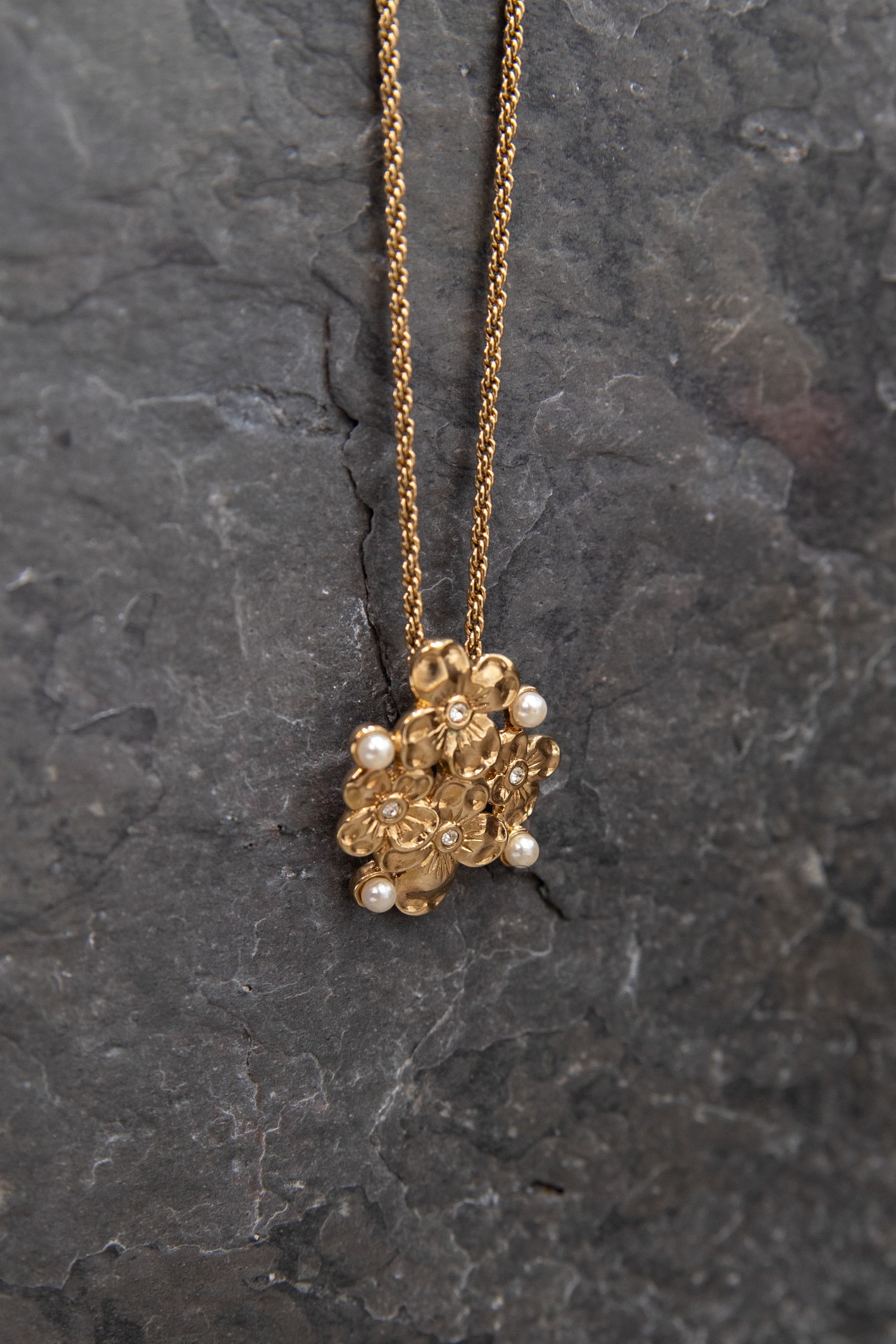 Vintage Dior Halskette mit floralem Anhänger in Gold