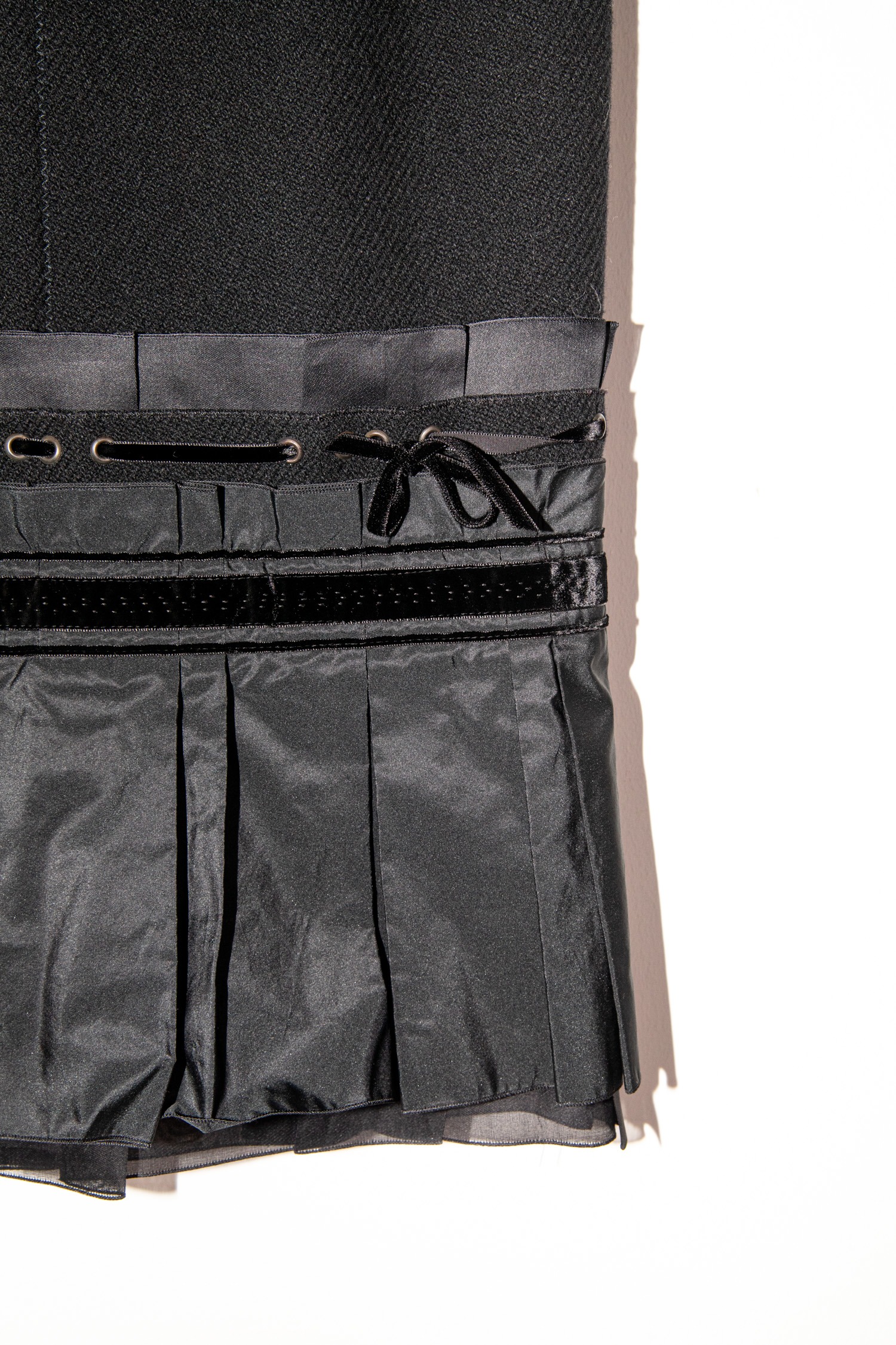 Vintage Louis Vuitton Midirock mit Faltendetails in Schwarz