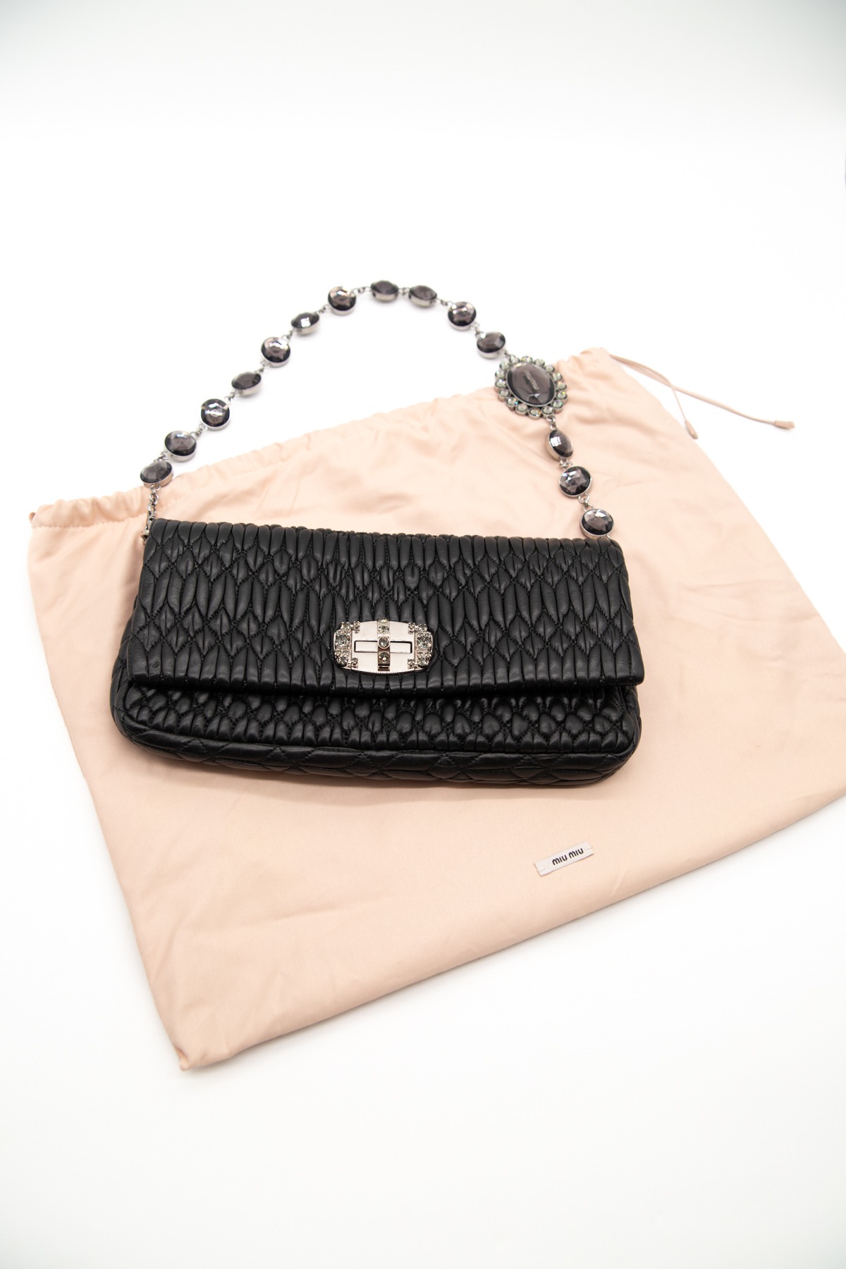 Miu Miu "Matelasse Nappa Crystal" Schultertasche in Schwarz