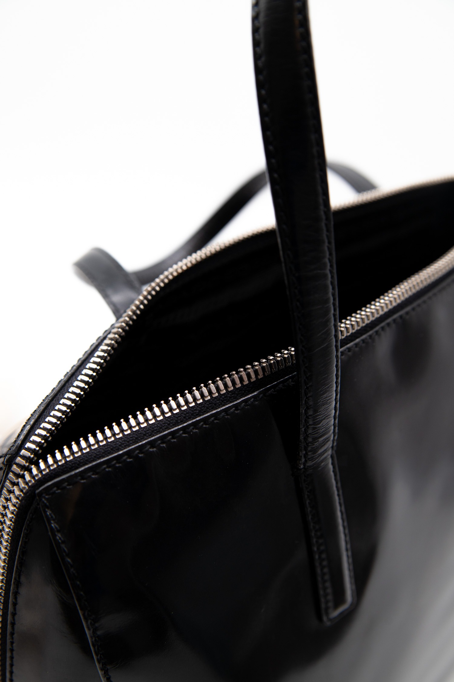 Vintage Prada "Spazzolato Logo" Handtasche Lackleder Schwarz