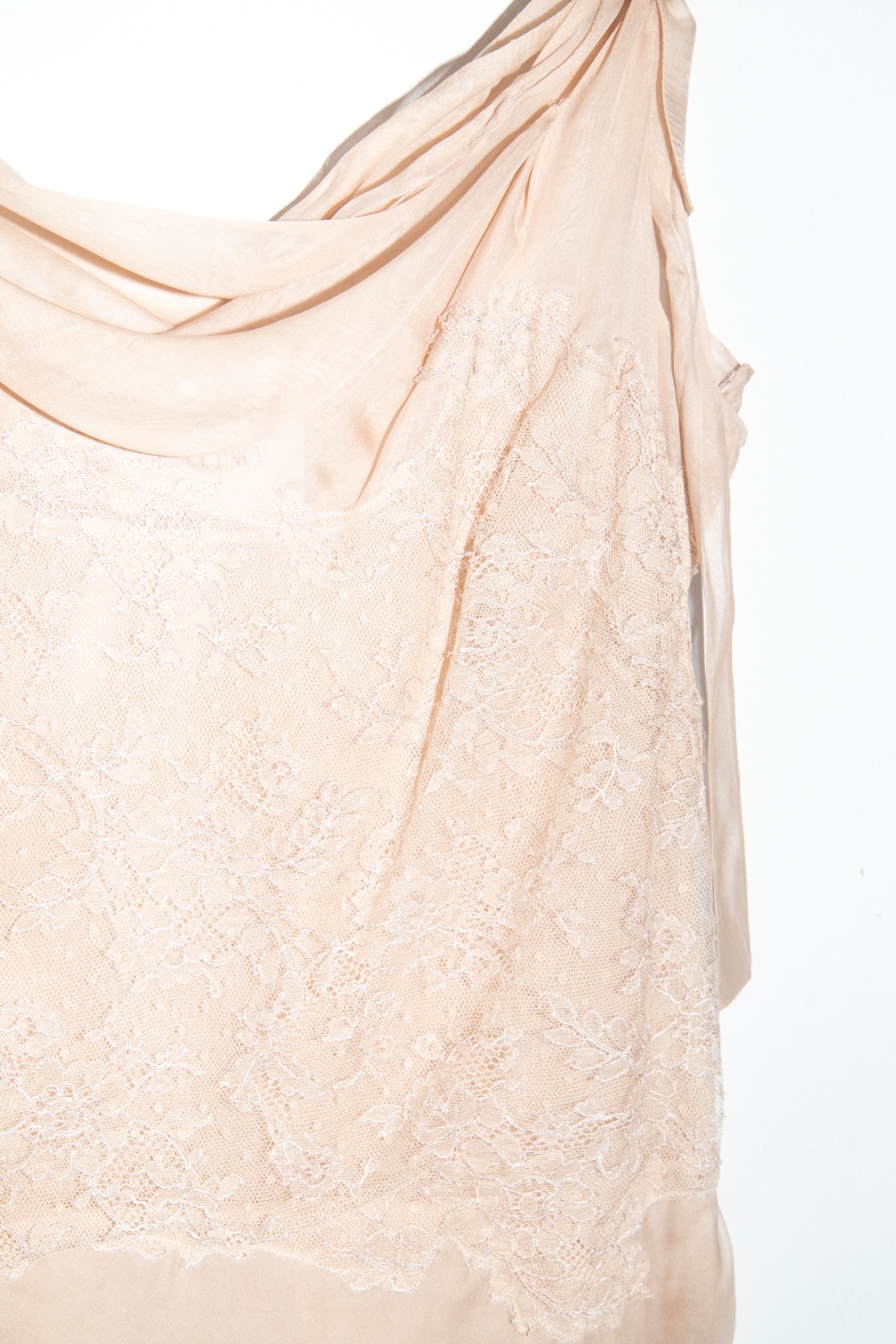 Valentino Vintage Minikleid mit Spitze und Volants in Altrosa