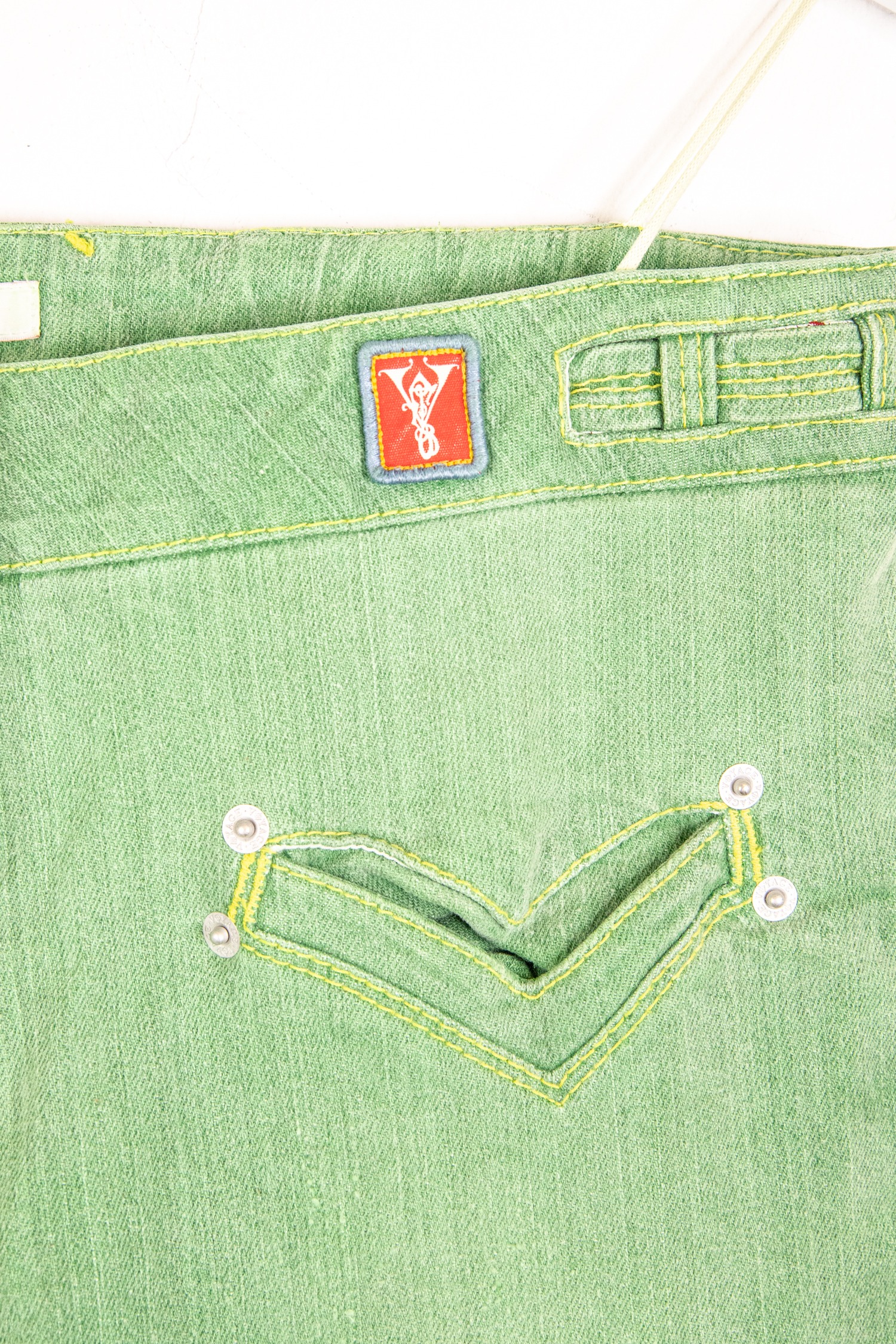 Voyage Vintage Jeans mit Pailletten in Grün und Bunt