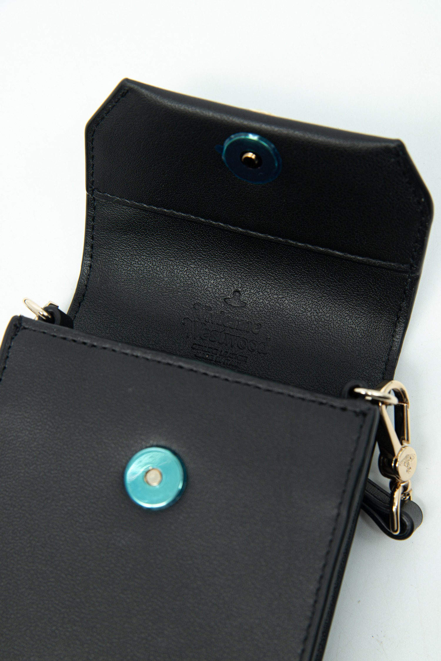 Prada Handtasche aus Re-Nylon in Schwarz und Silber