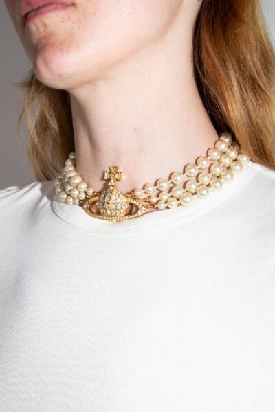 Vivienne Westwood "Three Row Pearl Bas Relief Choker" Halskette