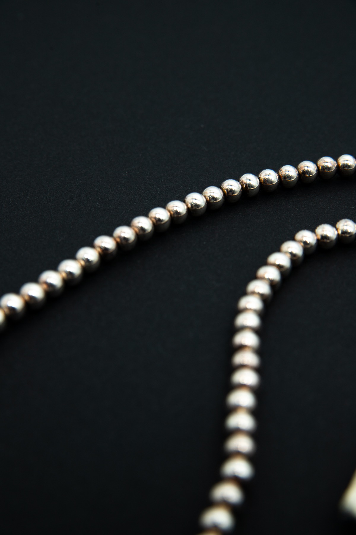 15Degrees London Halskette mit Perlen in Gold und Schwarz