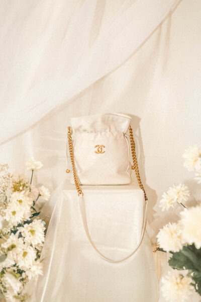 Chanel Bucket-Bag mit Steppmuster in weiß