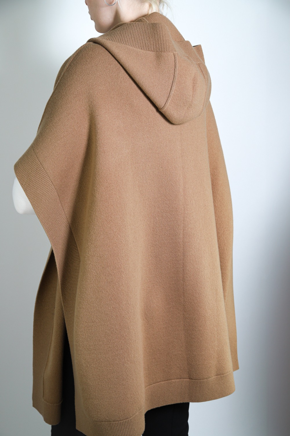 Burberry Strickcape in Hellbraun