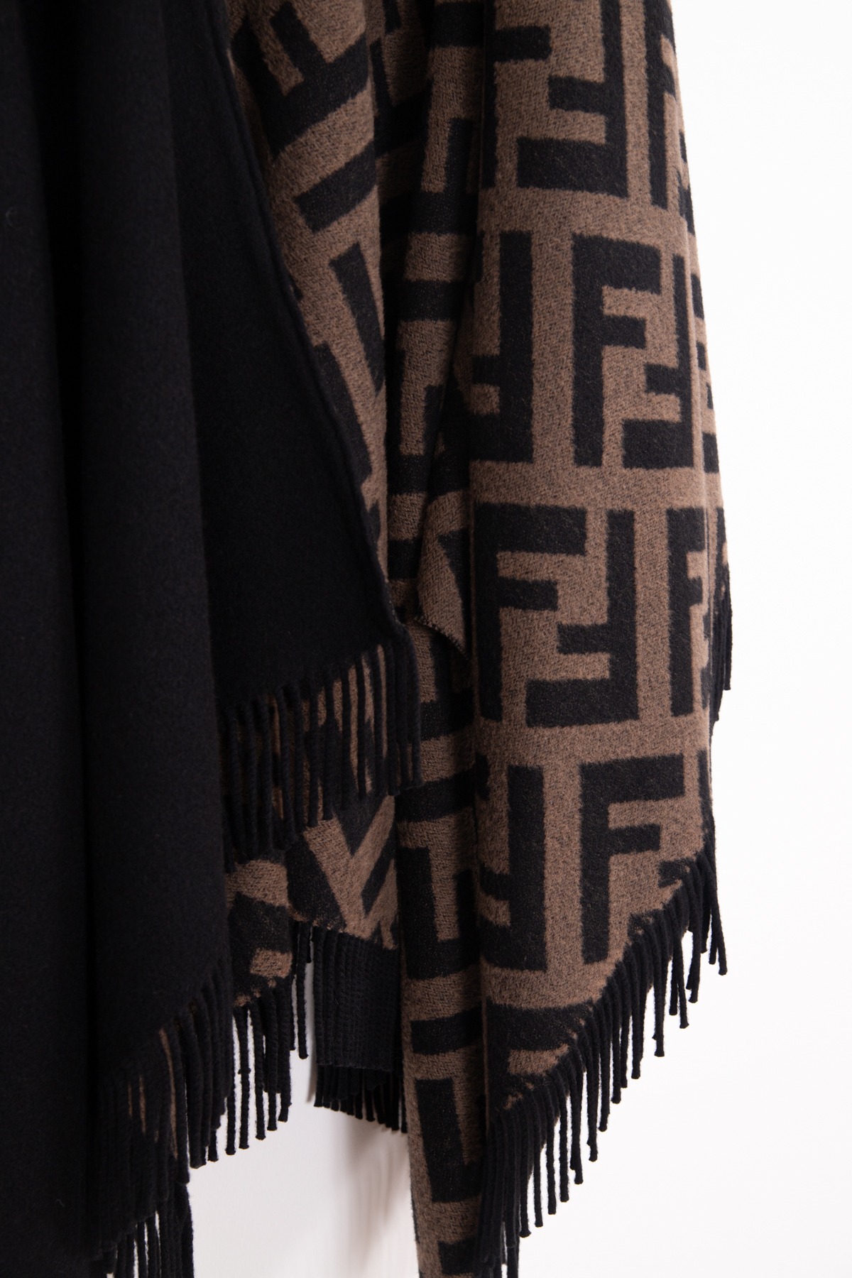 Fendi "FF Poncho" Wendeponcho in Schwarz und Braun