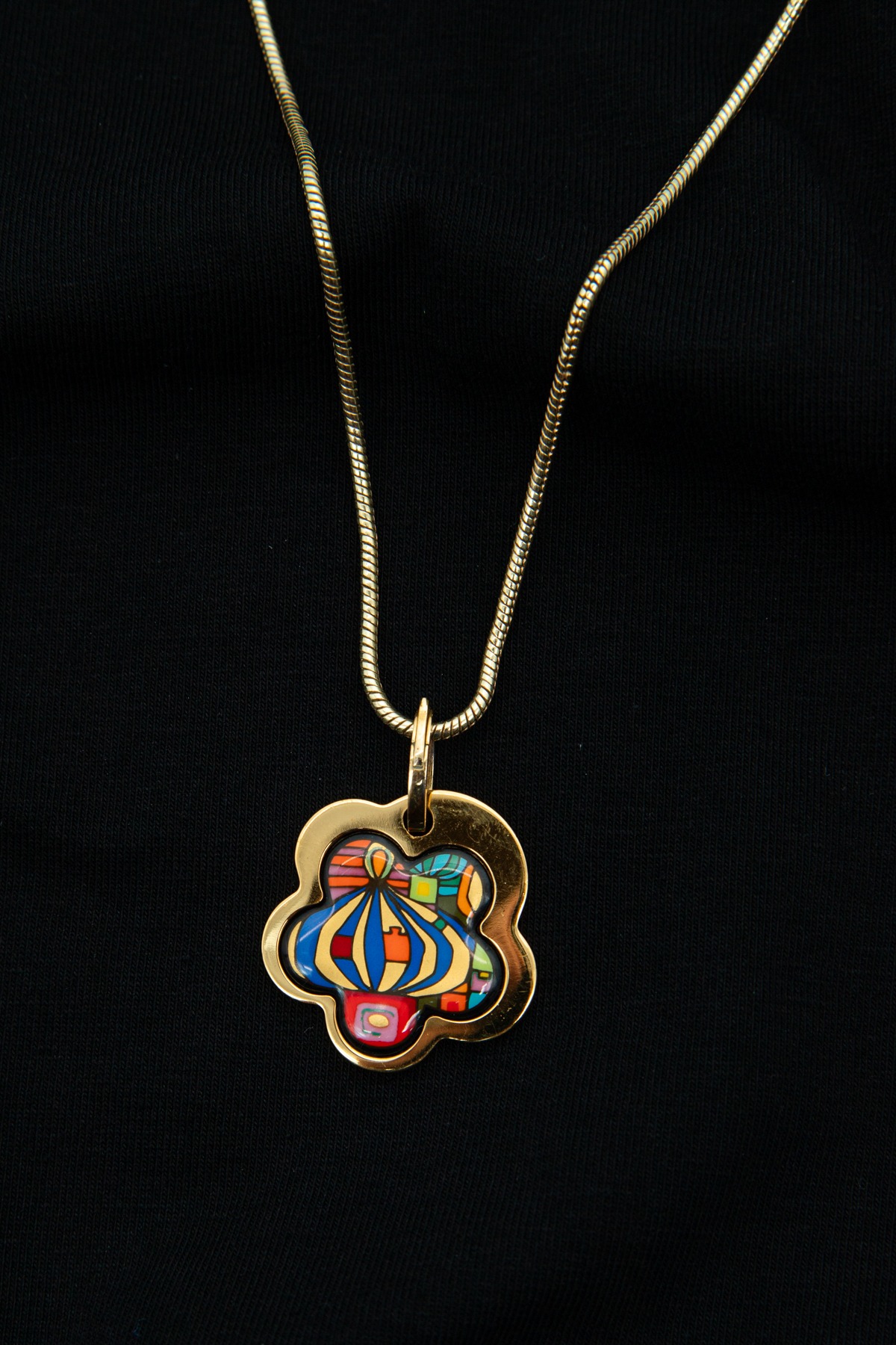 Frey Wille Halskette mit Blumenanhänger in Gold und Bunt