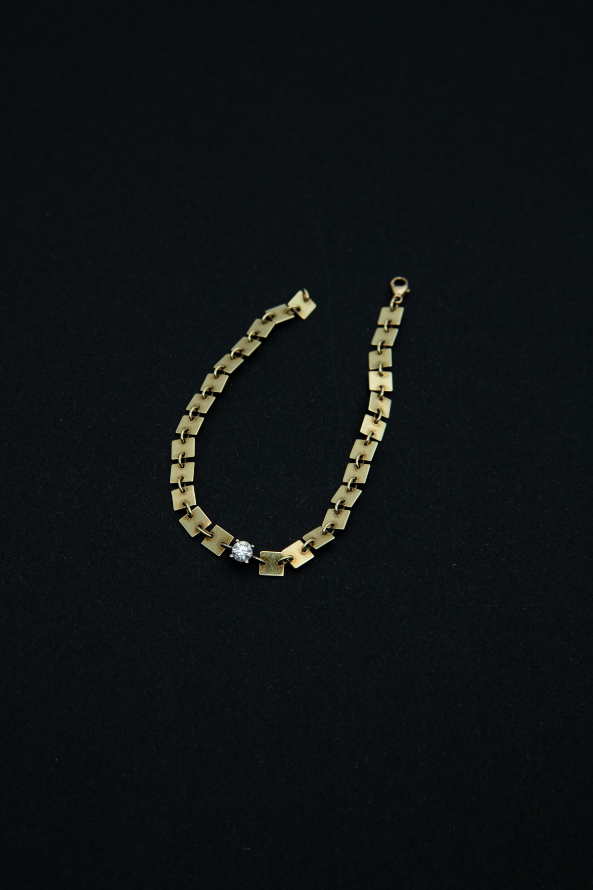 Lilian von Trapp Armband mit Brillant und kleinen Plättchen in Gold