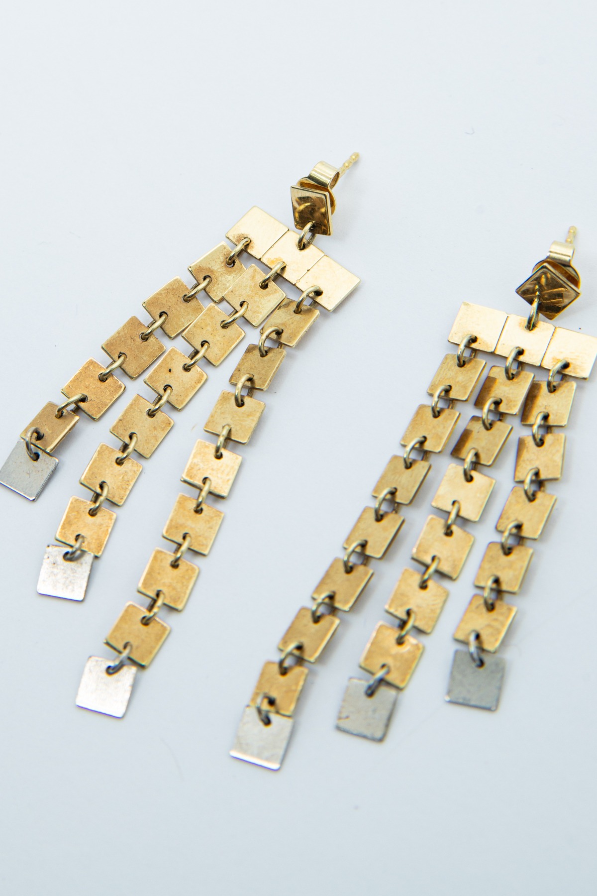 Lilian von Trapp Ohrhänger mit kleinen Plättchen in Gold und Silber