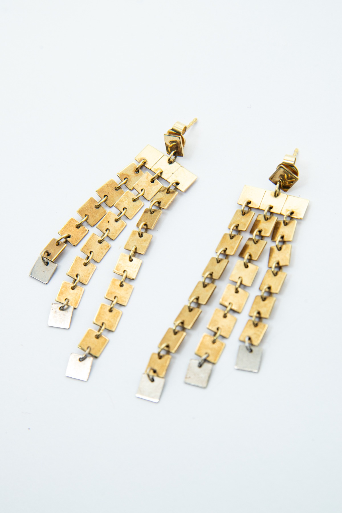 Lilian von Trapp Ohrhänger mit kleinen Plättchen in Gold und Silber