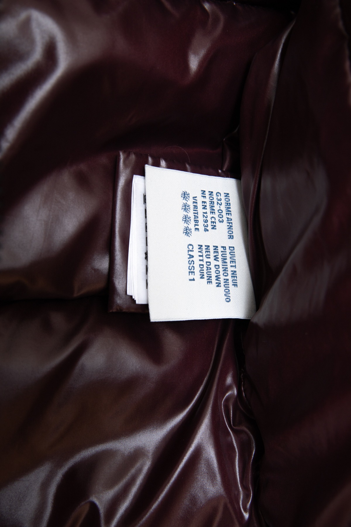Moncler Daunenjacke in Aubergine und Schwarz