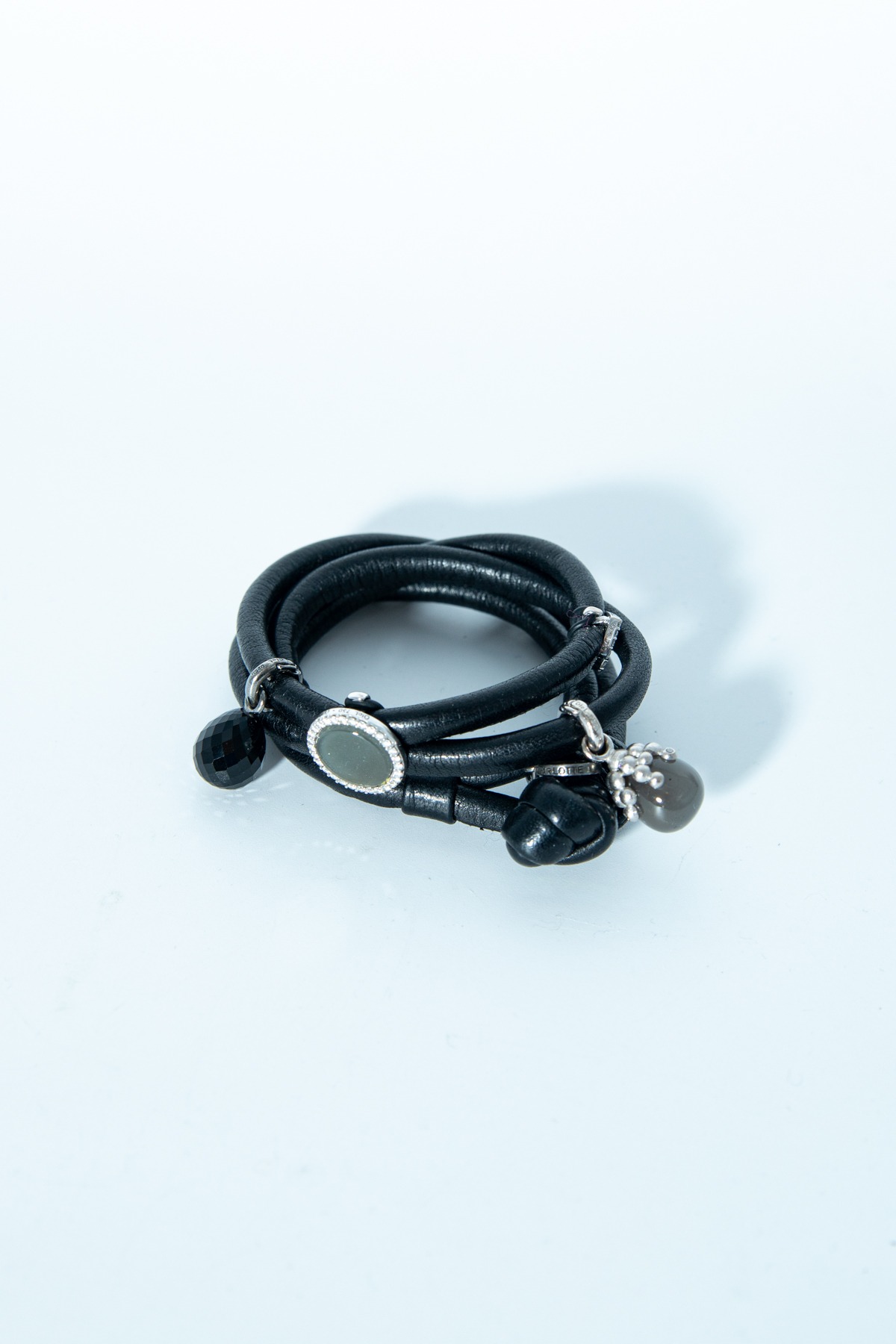 Ole Lynggaard "Sweet Drops" Armband mit Anhängern in Schwarz
