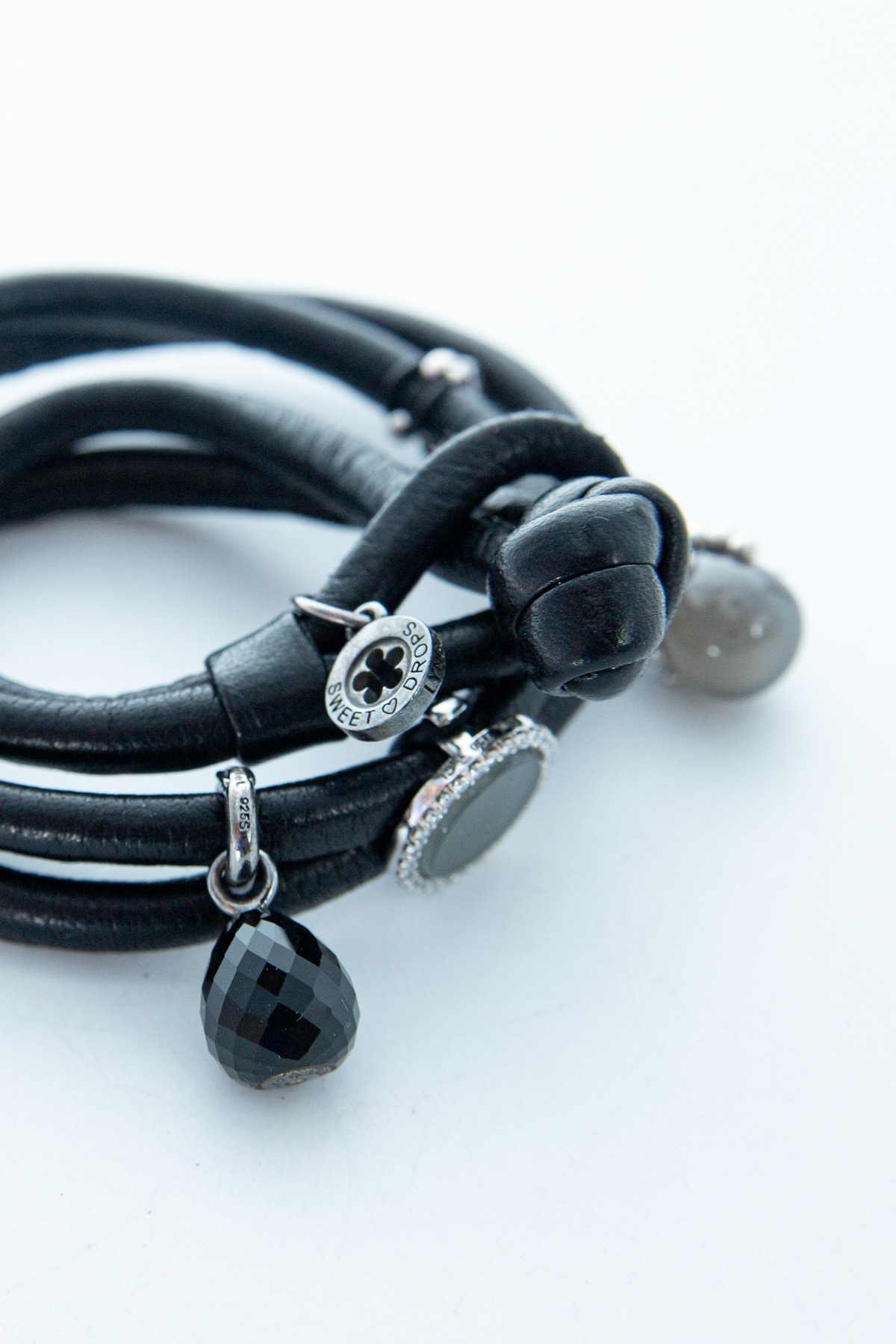 Ole Lynggaard "Sweet Drops" Armband mit Anhängern in Schwarz