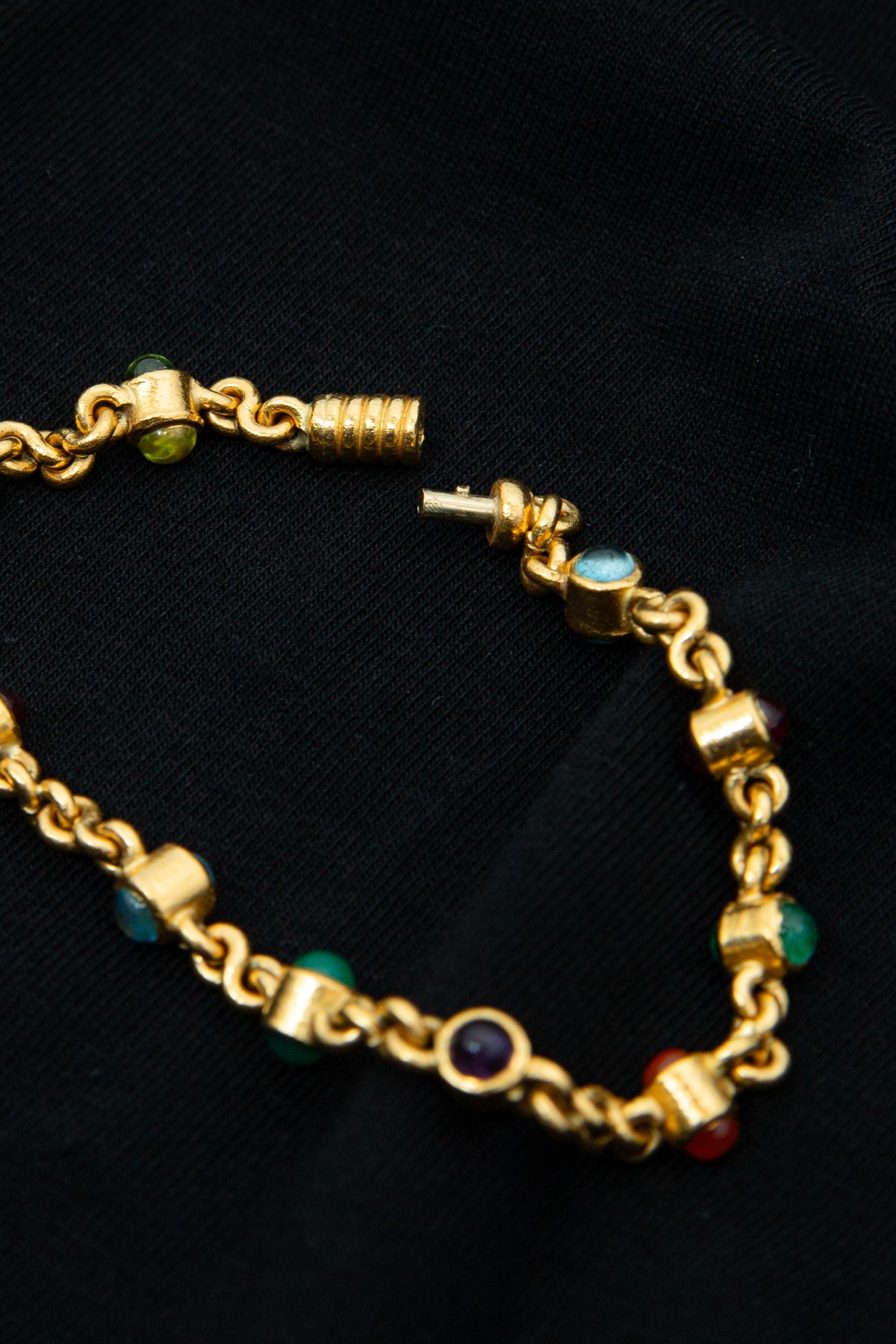 Armband mit Smaragd und Aquamarin in Gold und Bunt