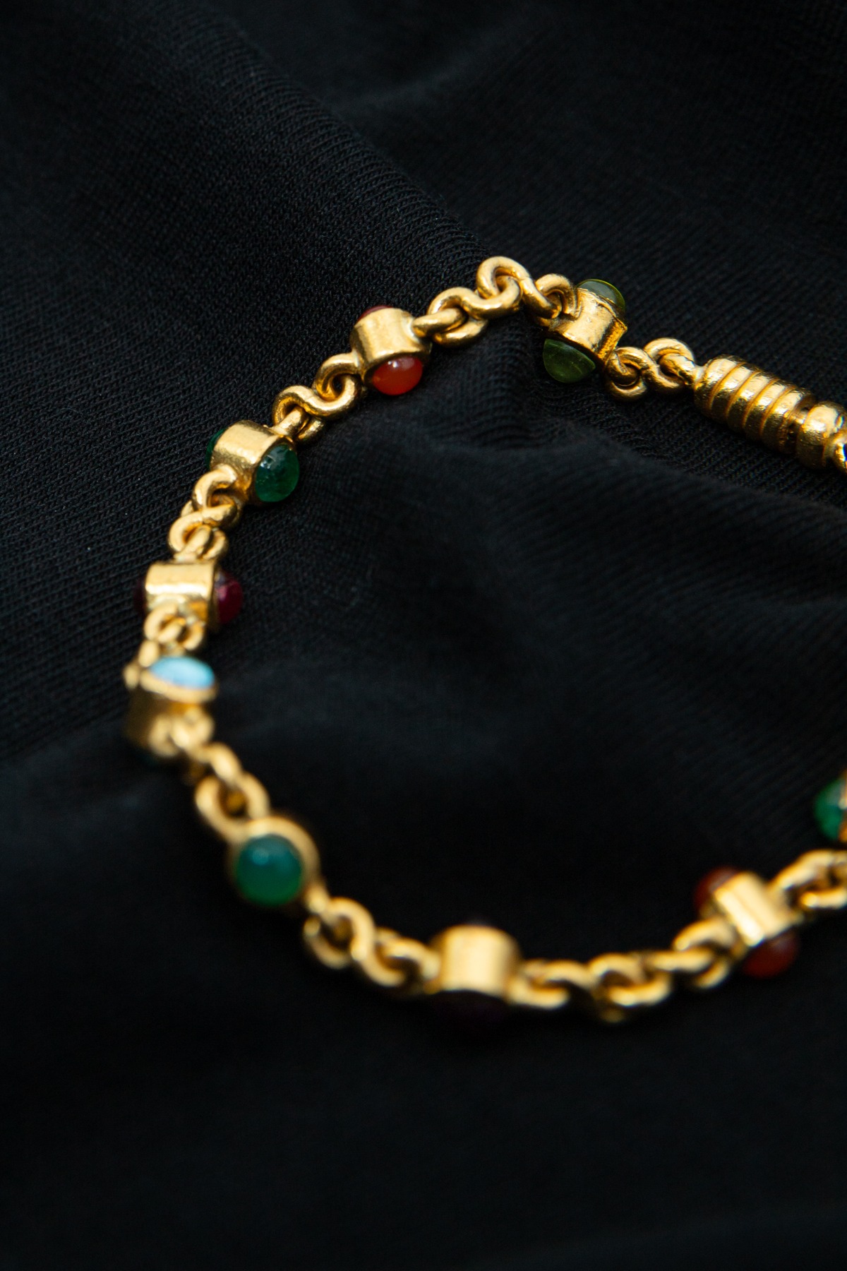 Armband mit Smaragd und Aquamarin in Gold und Bunt