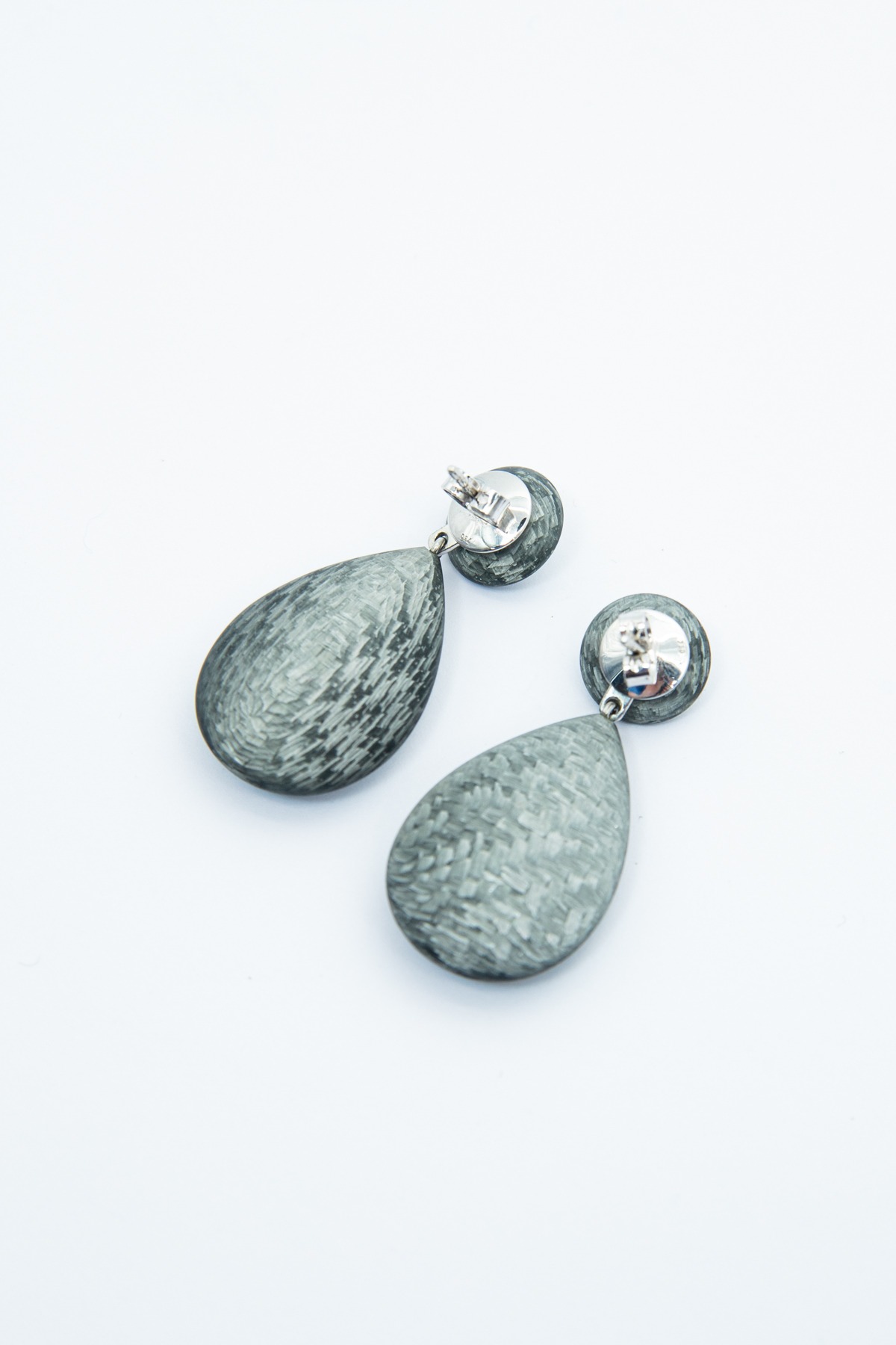 Schwab Ohrhänger in Tropfenform in Anthrazit und Silber