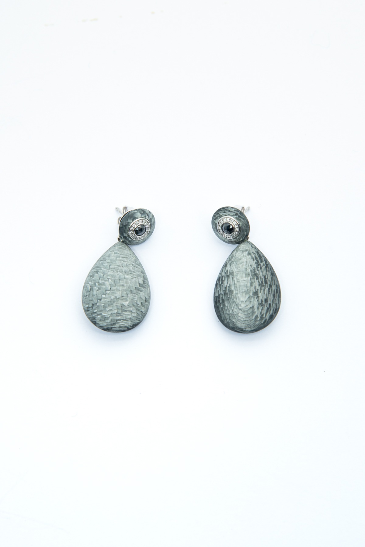 Schwab Ohrhänger in Tropfenform in Anthrazit und Silber