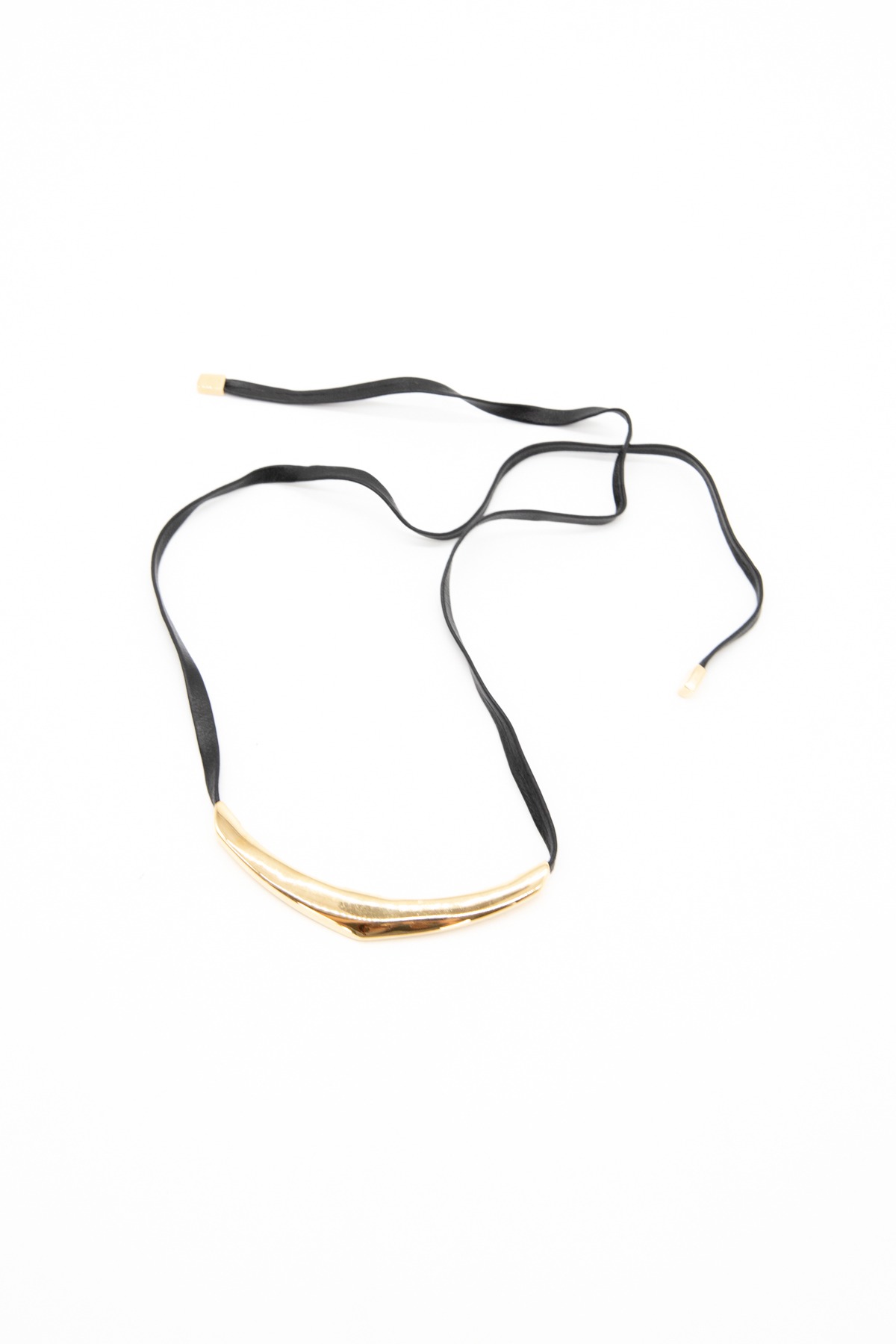Xenia Bous Halskette mit länglichem Anhänger und Leder in Gold und Schwarz