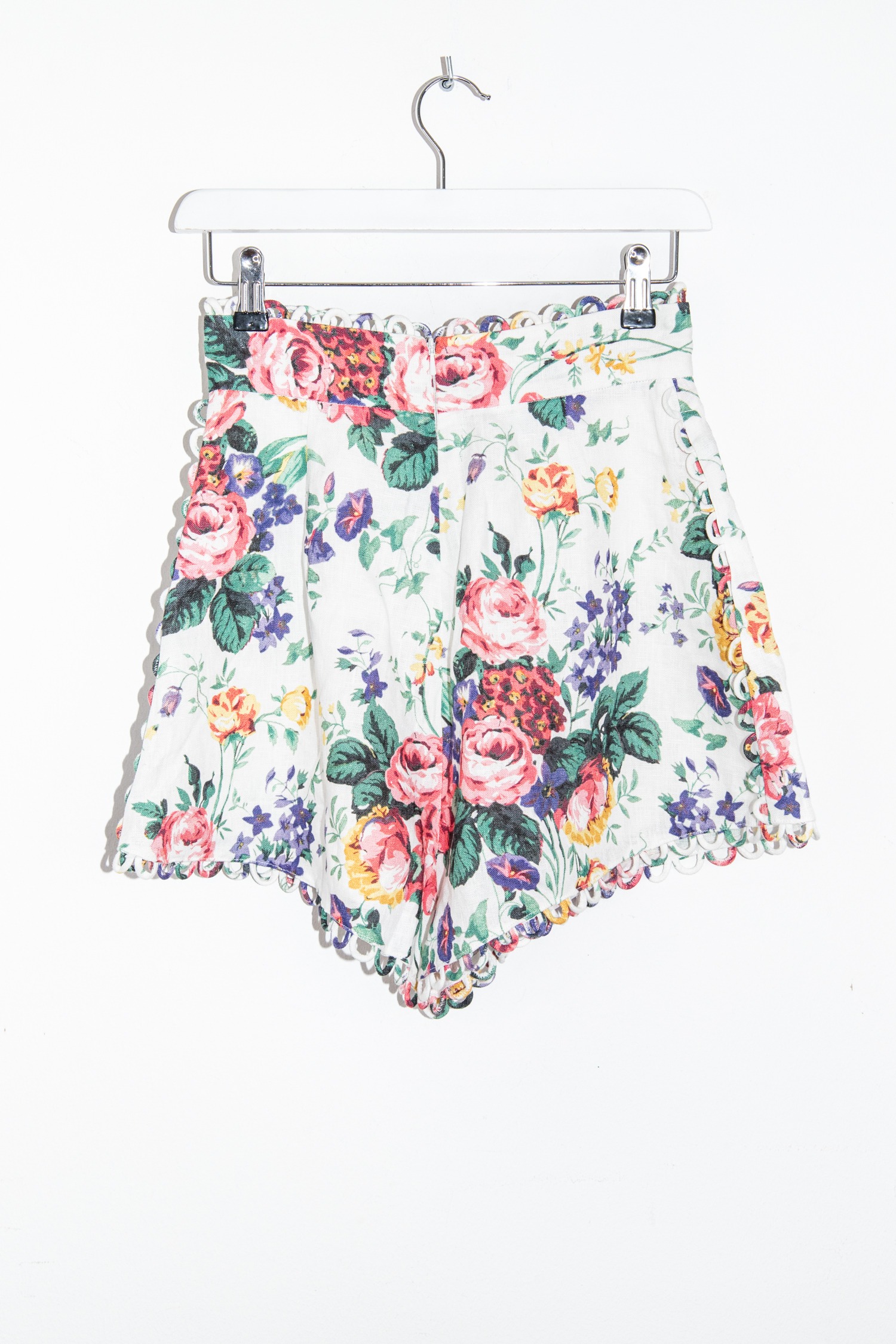 Zimmermann Shorts mit Blumenprint in Ecru und Bunt
