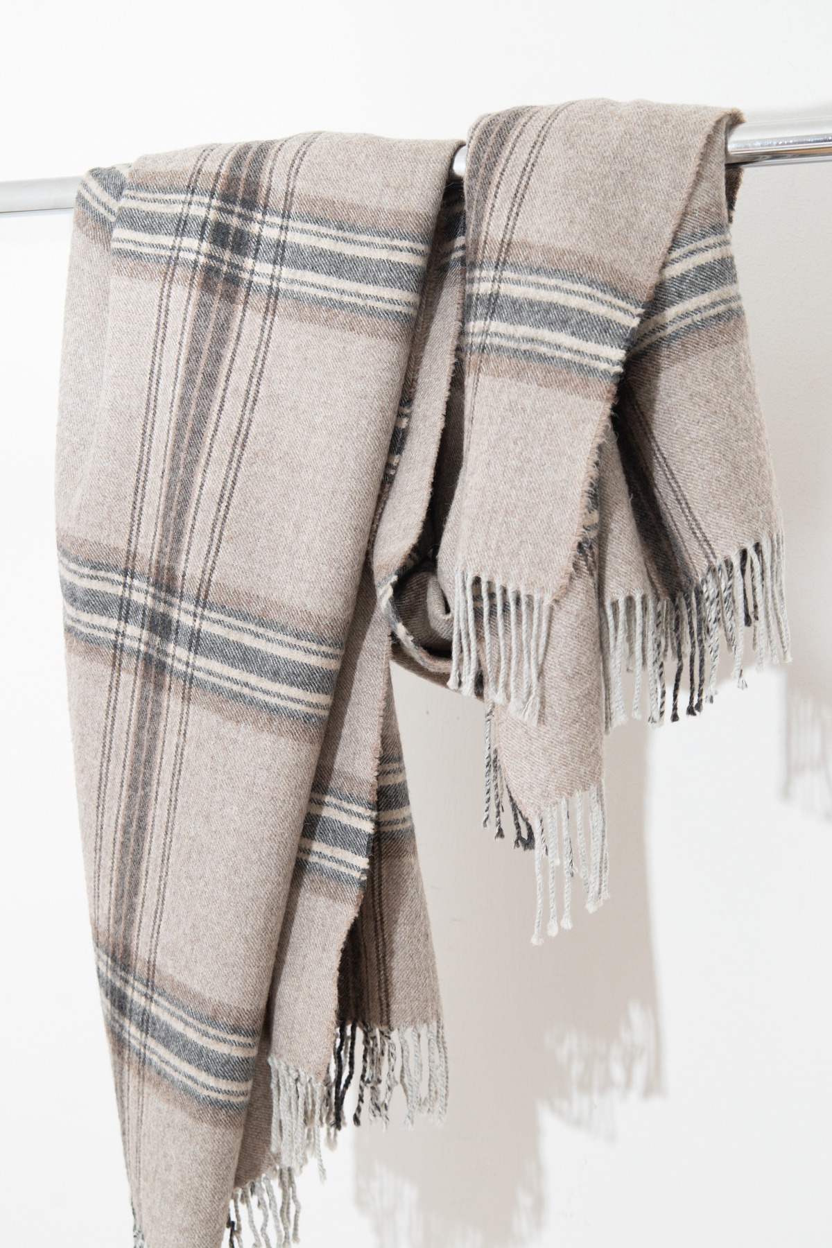 Zoeppritz Schal mit Karomuster in Beige und Grau